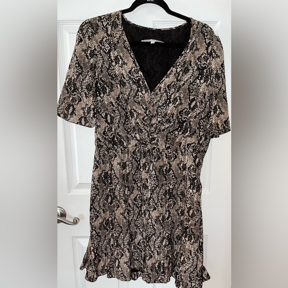 Veronica Beard Silk Snake Print Short Sleeve V Neck Sheath Dress size 12 - Picture 3 of 5